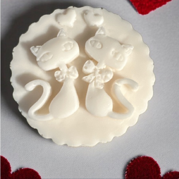 Cat 💕 Lovers Hand Crafted Soap - Goats Milk & Vanilla  - made to order - Picture 3 of 9